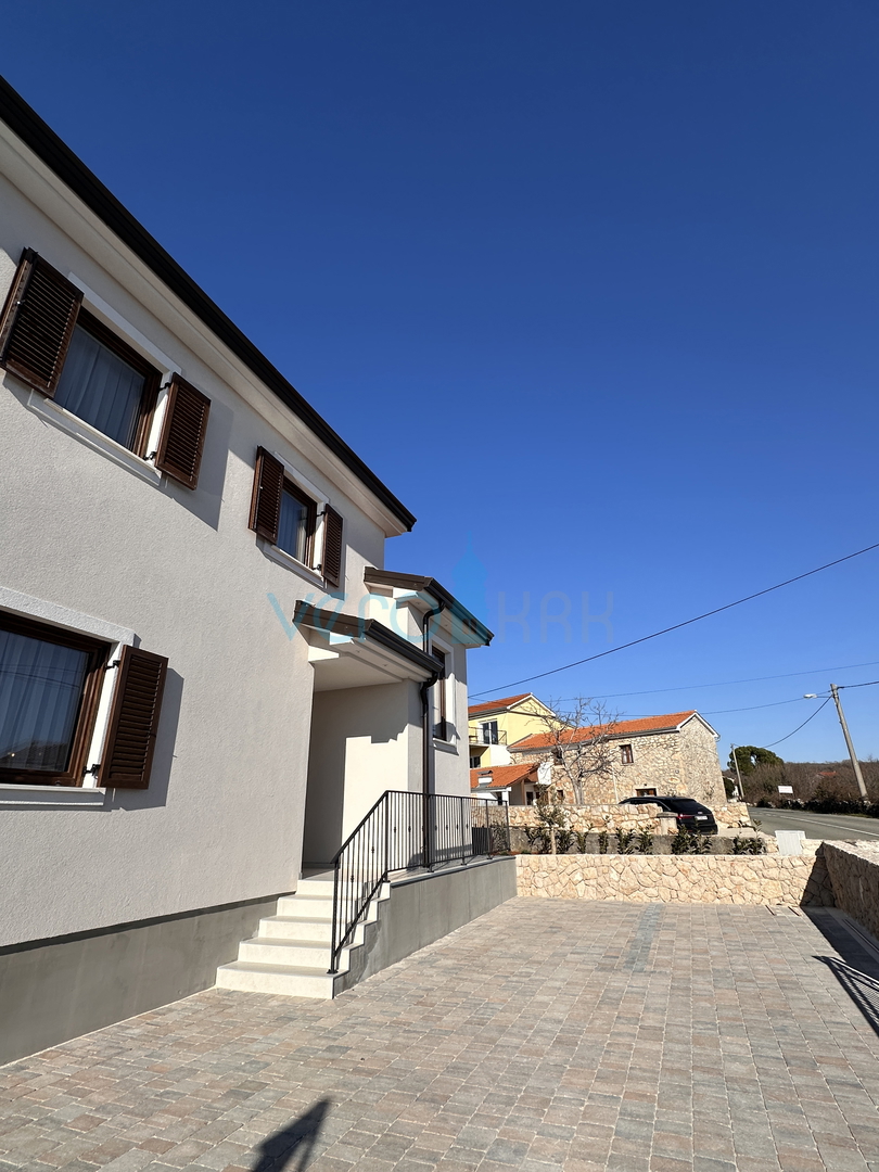 Otok Krk, okolica Dobrinja, Kras, vila s bazenom, prodaja