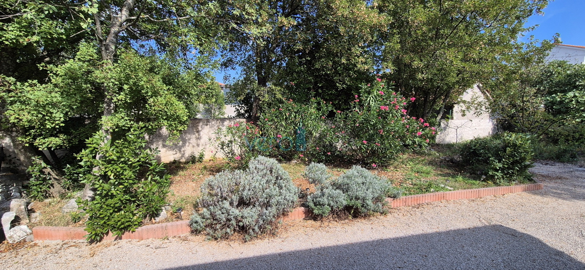 Otok Krk, Dobrinj, okolica, montažna samostojna hiša z vrtom