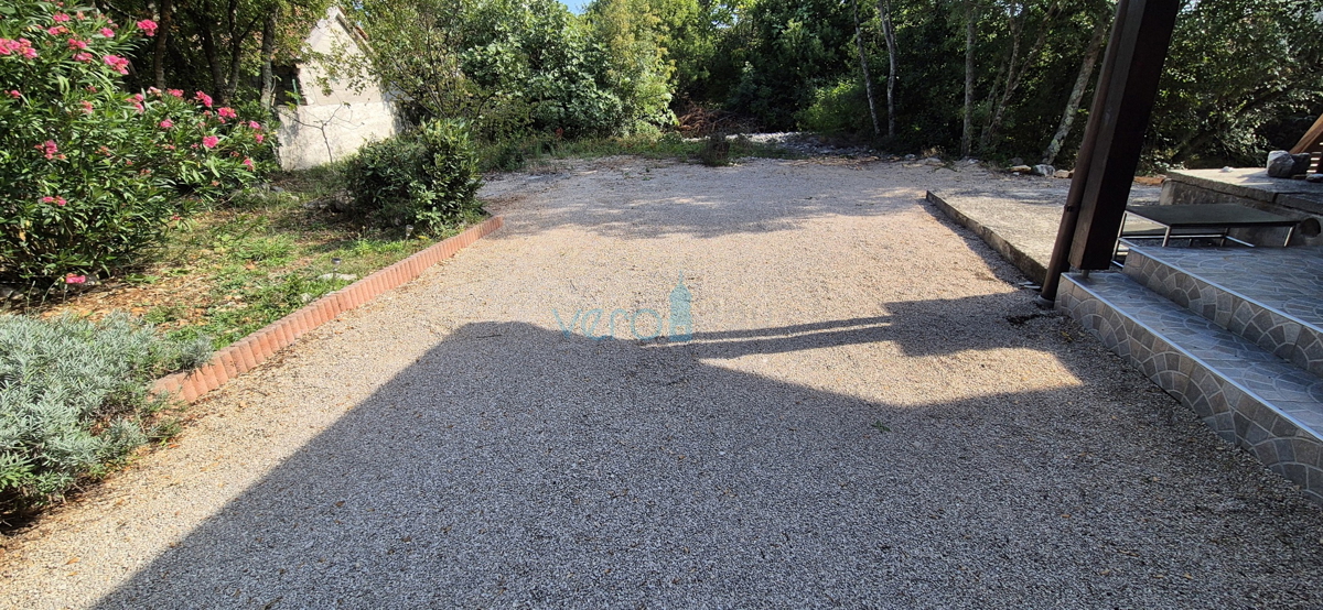 Otok Krk, Dobrinj, okolica, montažna samostojna hiša z vrtom