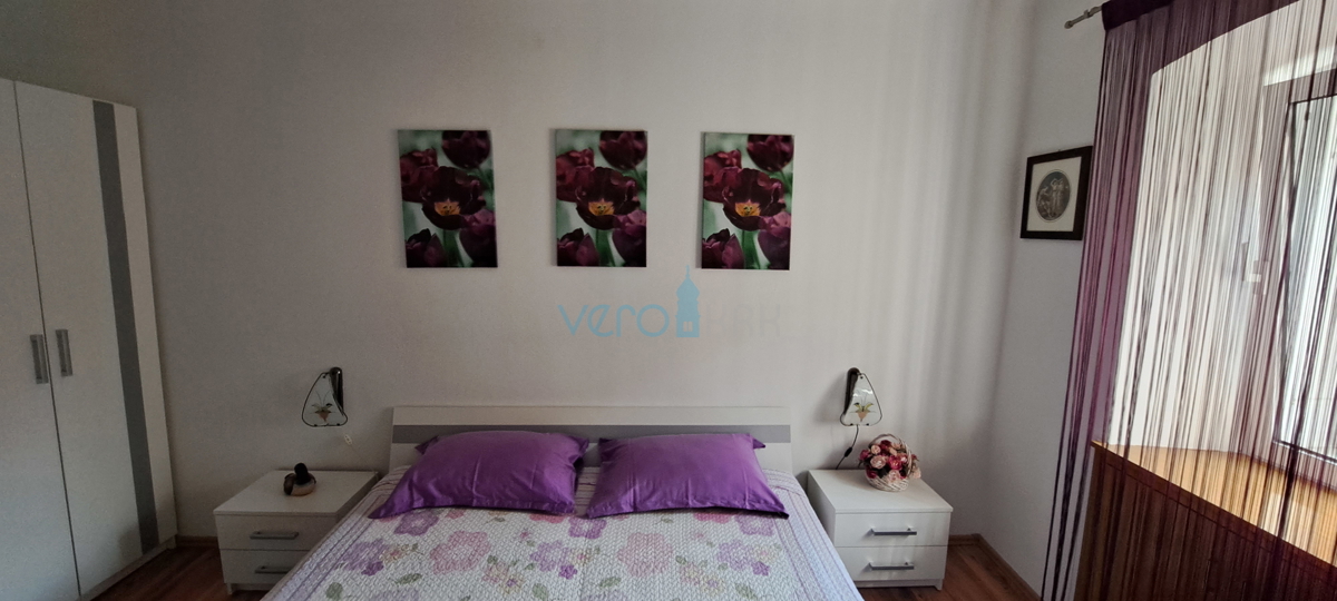 Omišalj, središče, kamnita hiša v vrsti 130 m2, terasa, parkirišče, prodaja