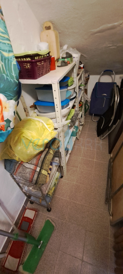 Omišalj, središče, kamnita hiša v vrsti 130 m2, terasa, parkirišče, prodaja