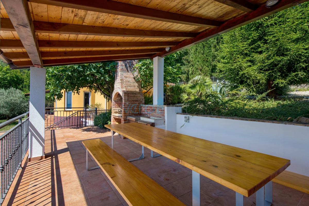 Opatija, okolica, udobna počitniška hiša s čudovitim pogledom na morje, prodaja