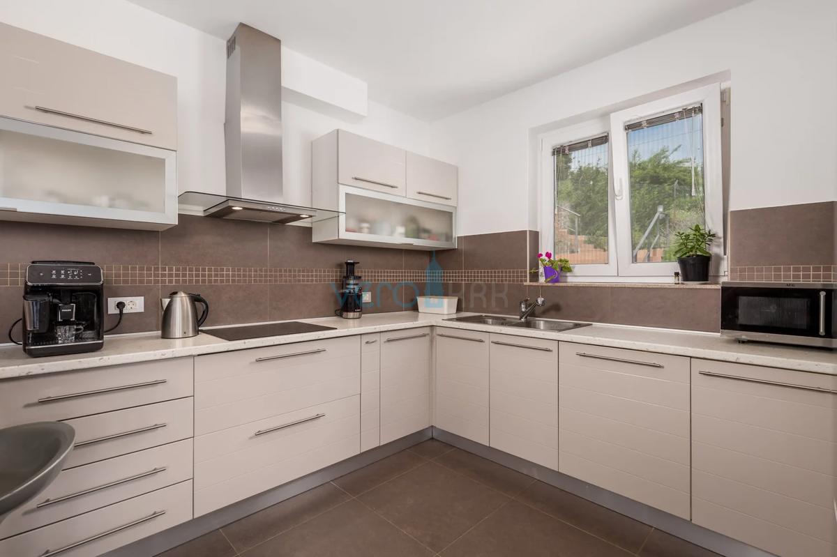 Opatija, okolica, udobna počitniška hiša s čudovitim pogledom na morje, prodaja