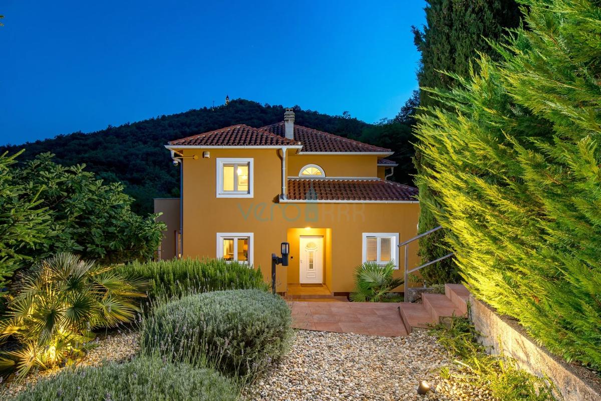 Opatija, okolica, udobna počitniška hiša s čudovitim pogledom na morje, prodaja