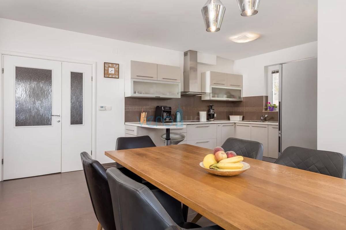 Opatija, okolica, udobna počitniška hiša s čudovitim pogledom na morje, prodaja