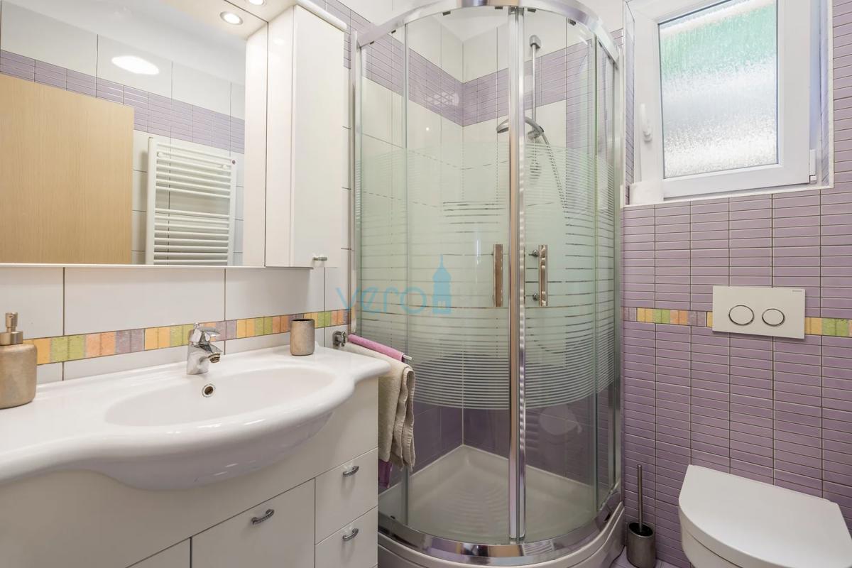 Opatija, okolica, udobna počitniška hiša s čudovitim pogledom na morje, prodaja