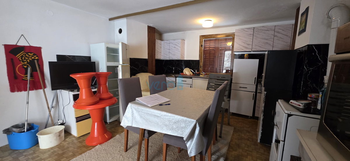 Gorski kotar, Vrbovsko, samostojna hiša s 3 stanovanji, vrt, prodaja