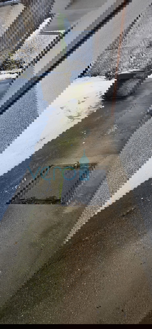 Gorski kotar, Vrbovsko, samostojna hiša s 3 stanovanji, vrt, prodaja