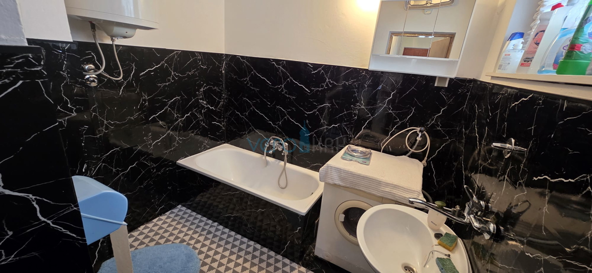 Gorski kotar, Vrbovsko, samostojna hiša s 3 stanovanji, vrt, prodaja