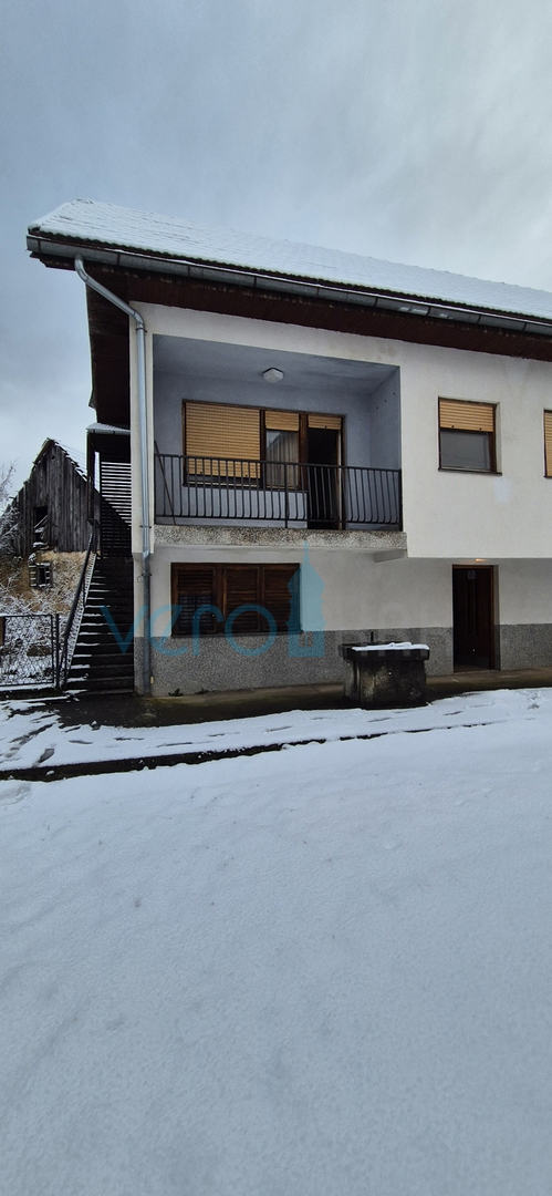 Gorski kotar, Vrbovsko, samostojna hiša s 3 stanovanji, vrt, prodaja