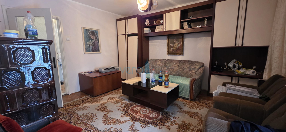 Gorski kotar, Vrbovsko, samostojna hiša s 3 stanovanji, vrt, prodaja