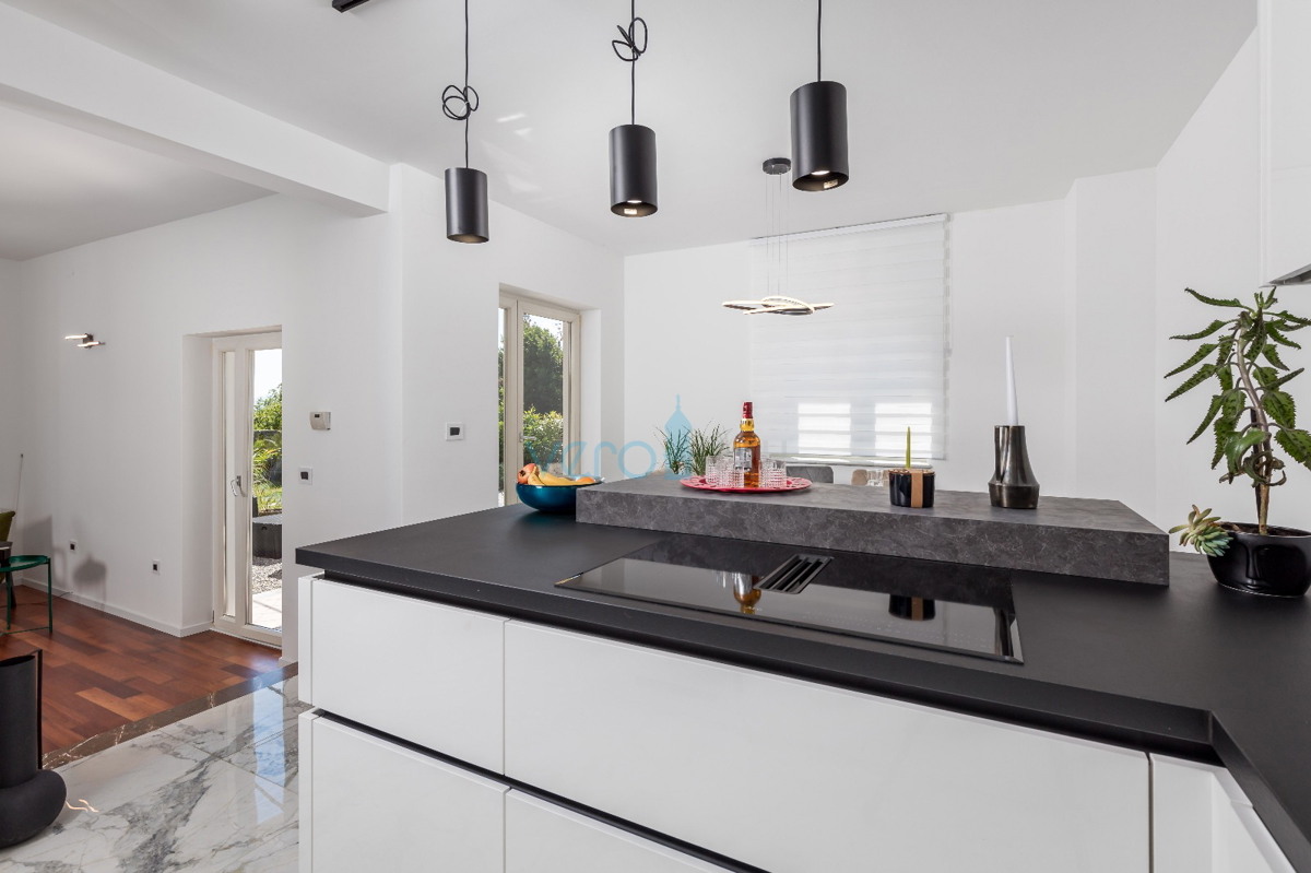 Rijeka, zahod, samostojna vila na parceli 1500 m2, prodaja