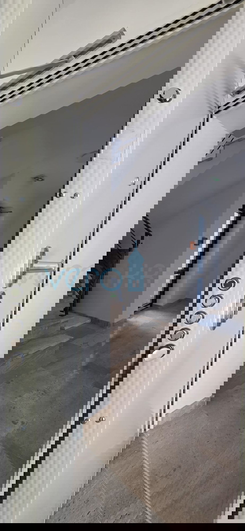 Istra, Novigrad, luksuzno stanovanje 124 m2, pritličje, novogradnja, bazen, razgled, vrt, prodaja