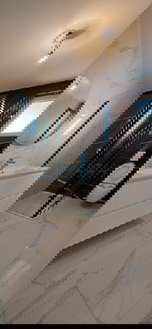 Istra, Novigrad, luksuzno stanovanje 124 m2, pritličje, novogradnja, bazen, razgled, vrt, prodaja