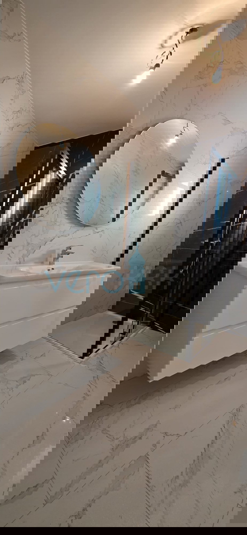 Istra, Novigrad, luksuzno stanovanje 124 m2, pritličje, novogradnja, bazen, razgled, vrt, prodaja