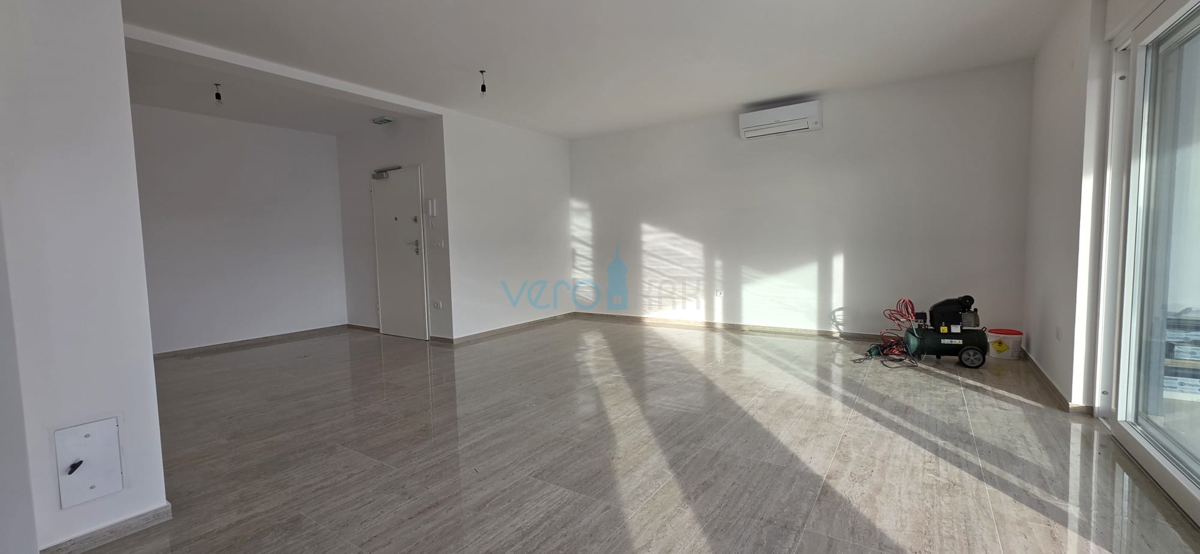 Istra, Novigrad, luksuzno stanovanje 124 m2, pritličje, novogradnja, bazen, razgled, vrt, prodaja