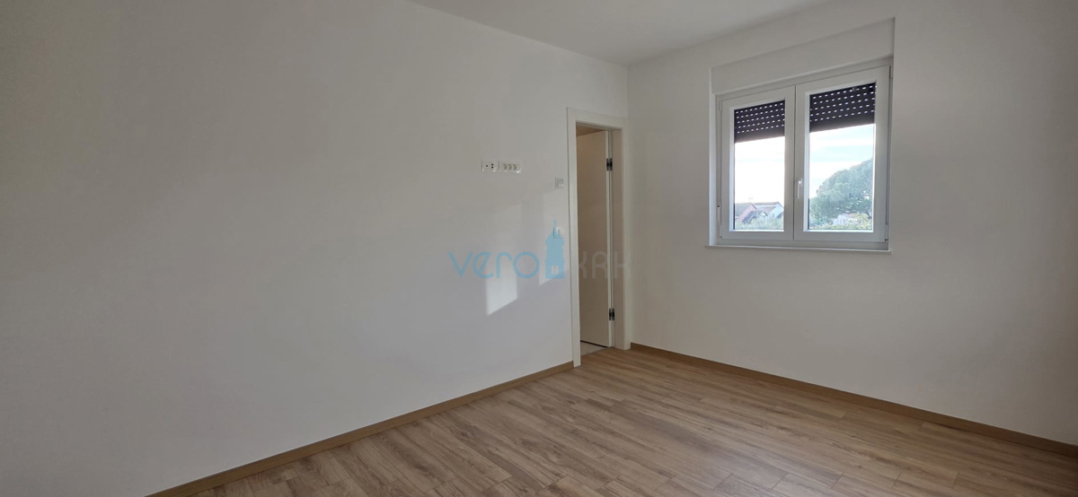 Istra, Novigrad, luksuzno stanovanje 124 m2, pritličje, novogradnja, bazen, razgled, vrt, prodaja