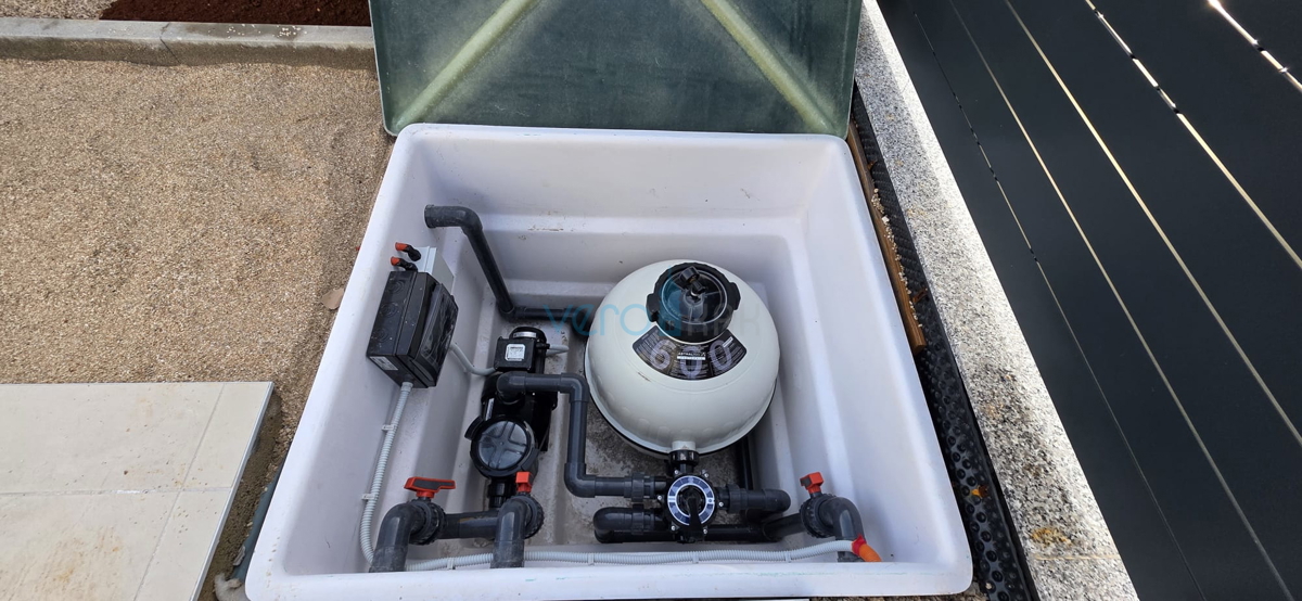 Istra, Novigrad, luksuzno stanovanje 124 m2, pritličje, novogradnja, bazen, razgled, vrt, prodaja