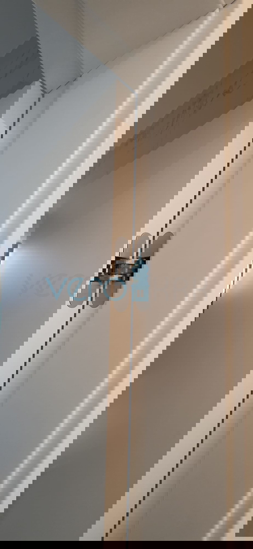 Istra, Novigrad, luksuzno stanovanje 124 m2, pritličje, novogradnja, bazen, razgled, vrt, prodaja