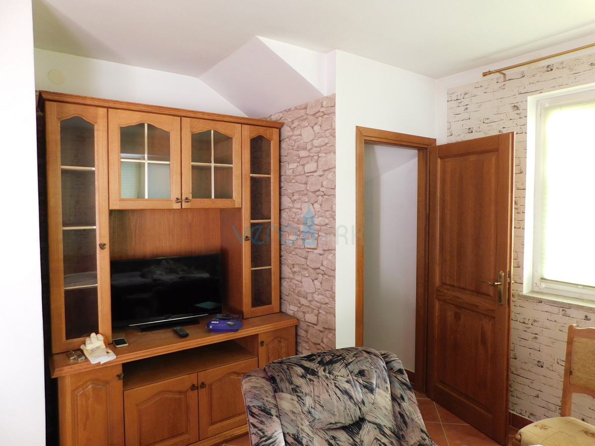 Malinska, dvoetažni apartma z vrtom in panoramskim pogledom na morje