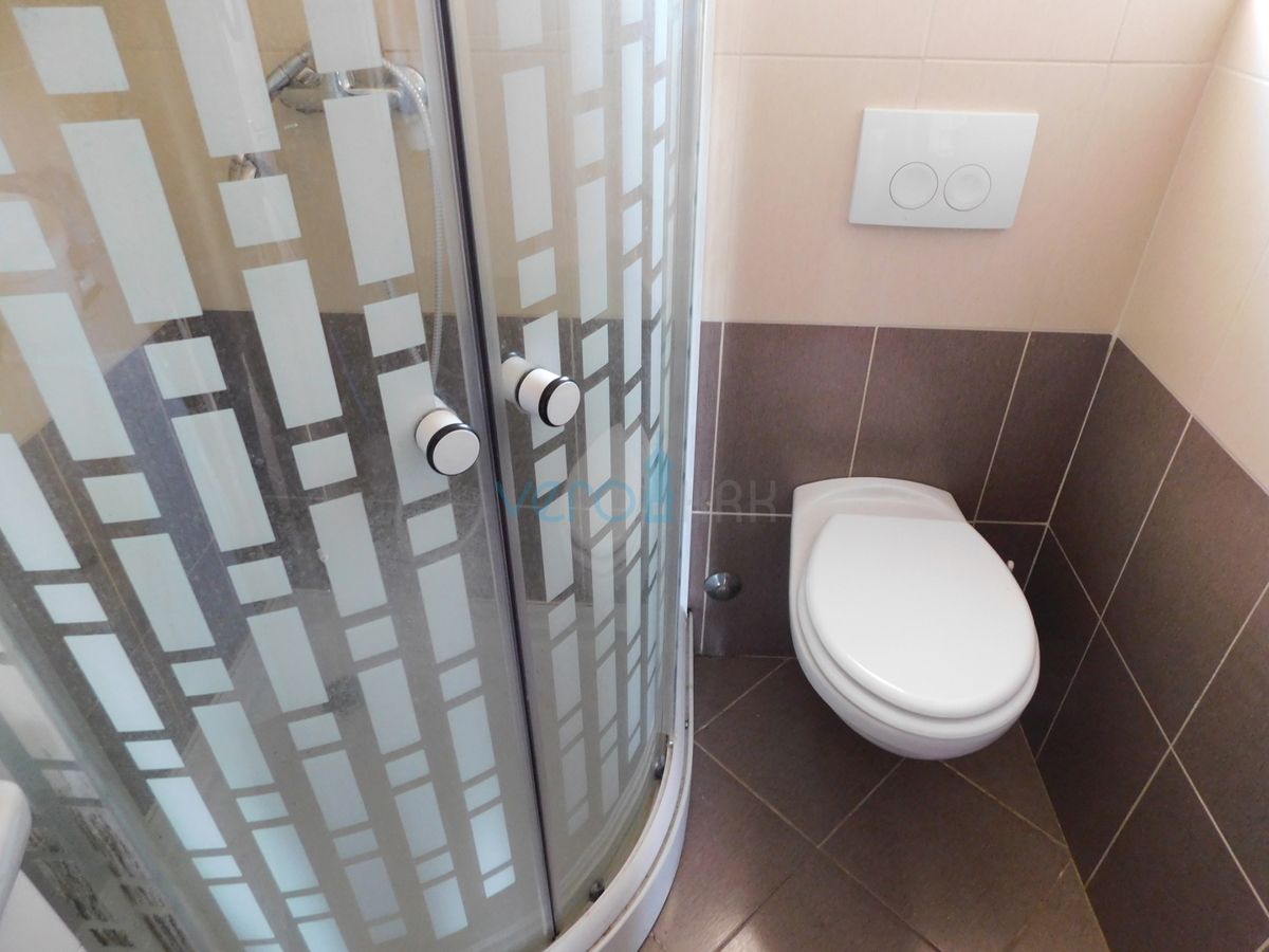Malinska, dvoetažni apartma z vrtom in panoramskim pogledom na morje