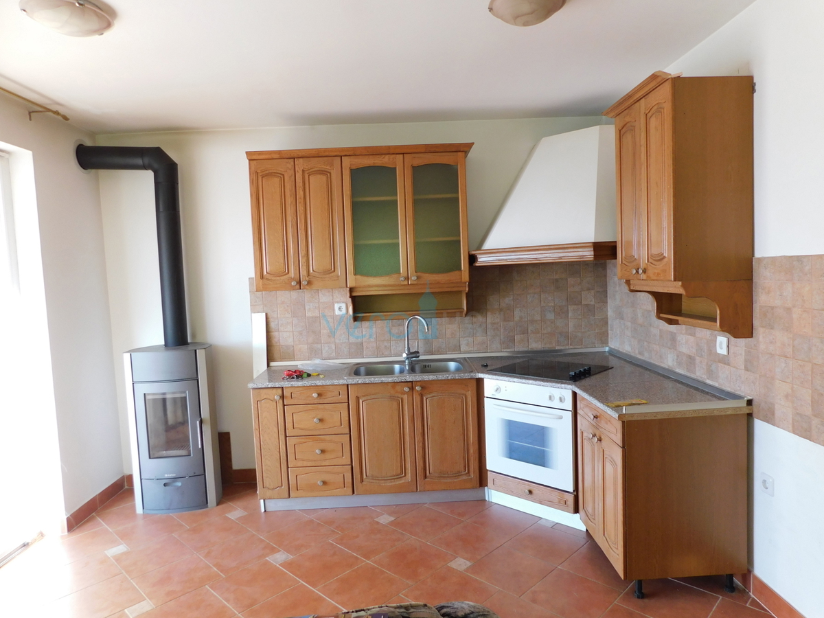Malinska, dvoetažni apartma z vrtom in panoramskim pogledom na morje