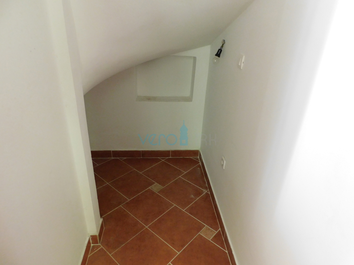 Malinska, dvoetažni apartma z vrtom in panoramskim pogledom na morje