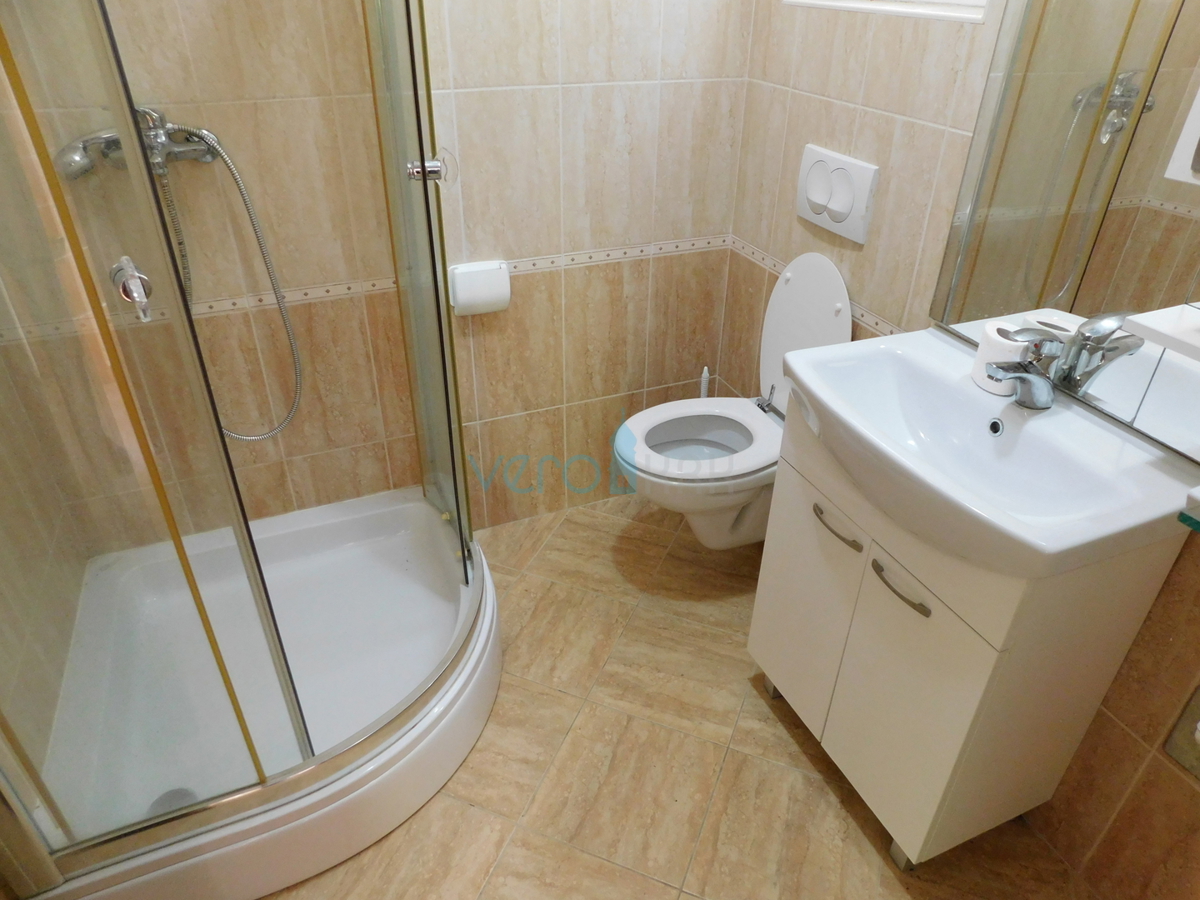 Malinska, dvoetažni apartma z vrtom in panoramskim pogledom na morje