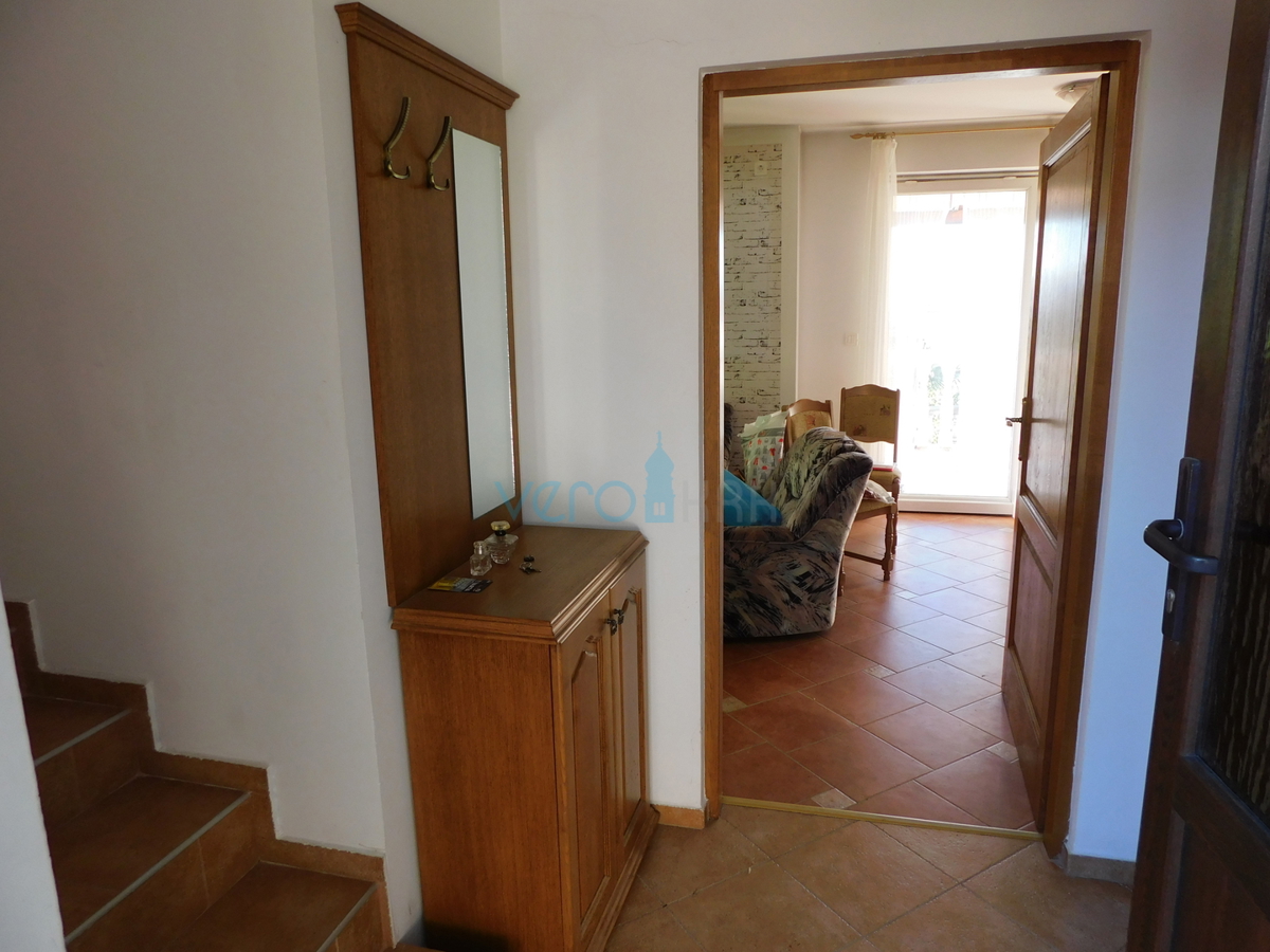 Malinska, dvoetažni apartma z vrtom in panoramskim pogledom na morje