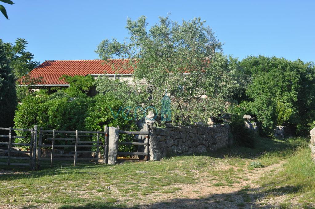 Dobrinj, okolica, samostojna kamnita hiša z bazenom in vrtom