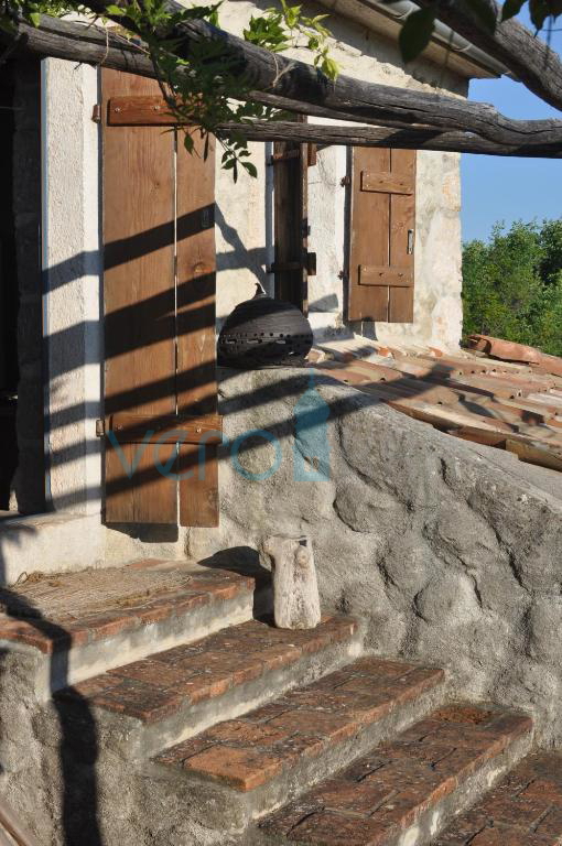 Dobrinj, okolica, samostojna kamnita hiša z bazenom in vrtom
