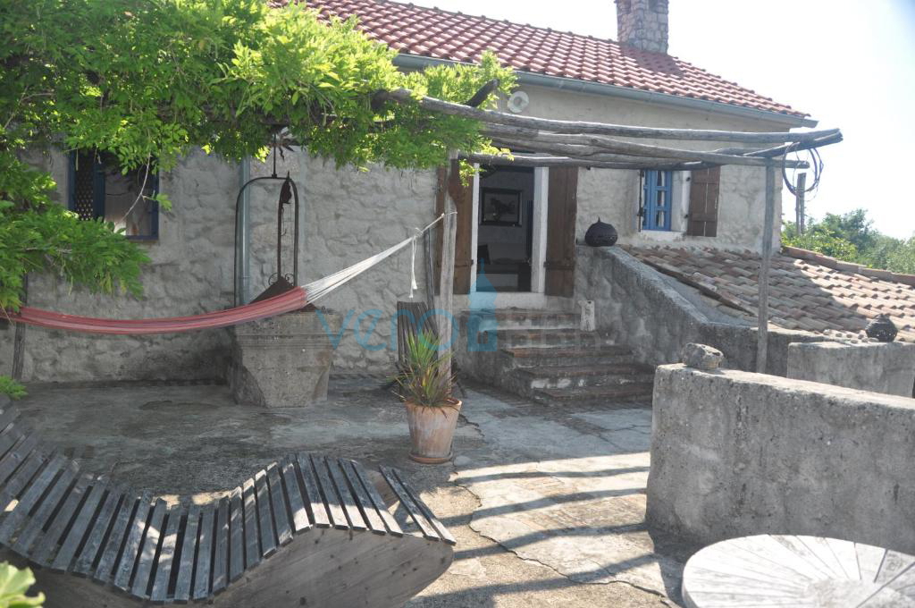 Dobrinj, okolica, samostojna kamnita hiša z bazenom in vrtom