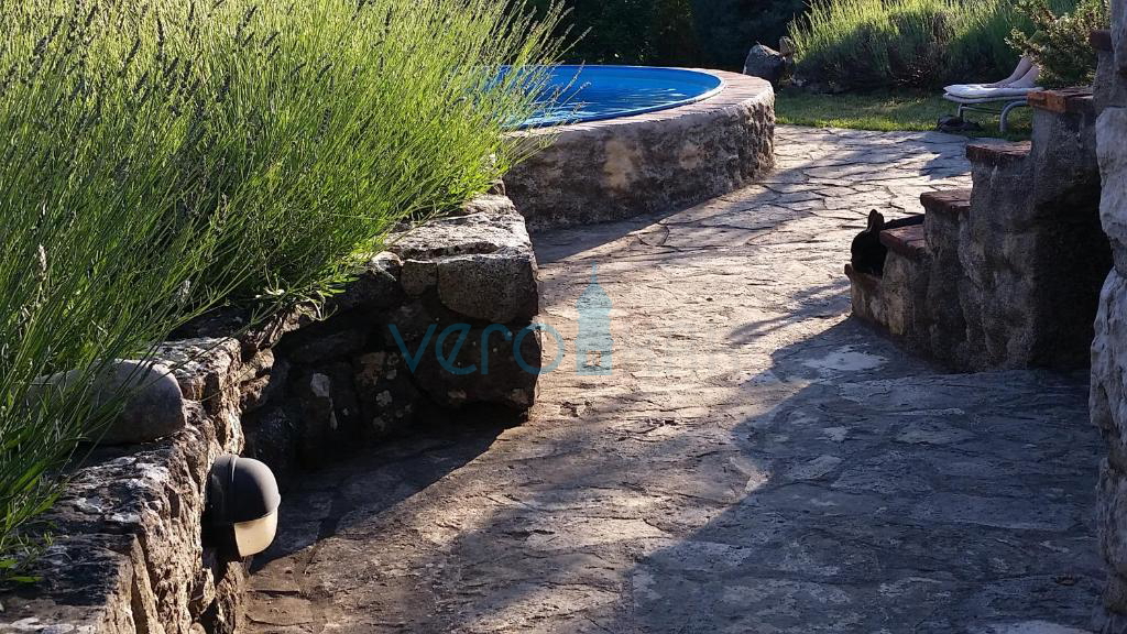 Dobrinj, okolica, samostojna kamnita hiša z bazenom in vrtom