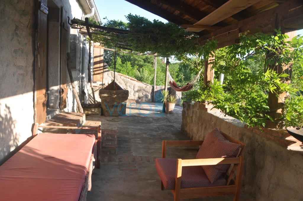 Dobrinj, okolica, samostojna kamnita hiša z bazenom in vrtom