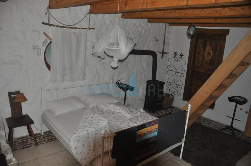 Dobrinj, okolica, samostojna kamnita hiša z bazenom in vrtom