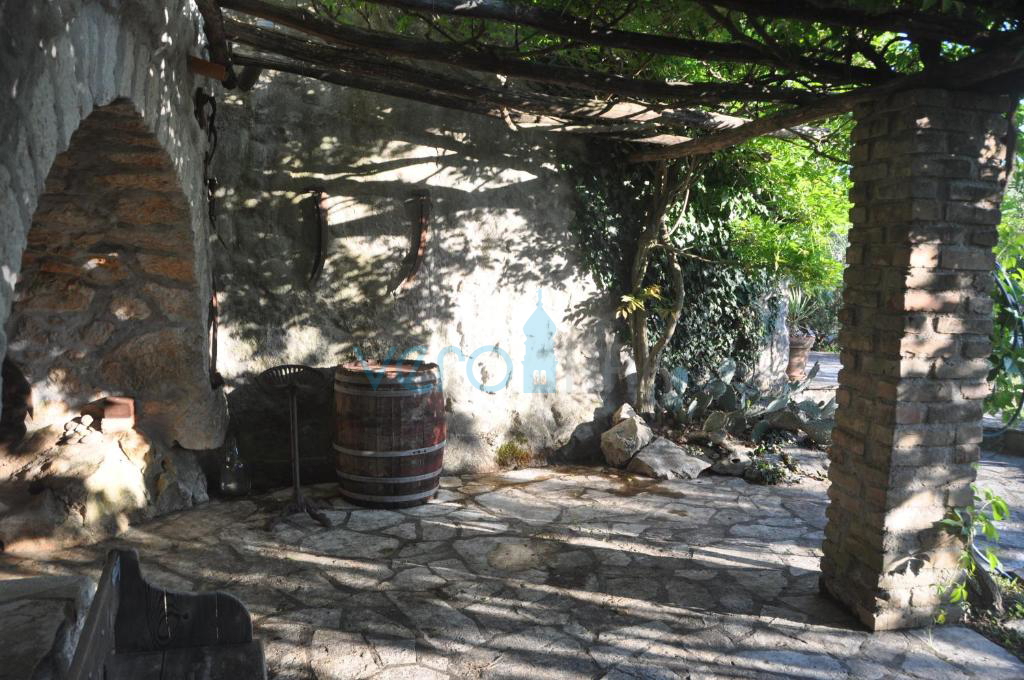 Dobrinj, okolica, samostojna kamnita hiša z bazenom in vrtom