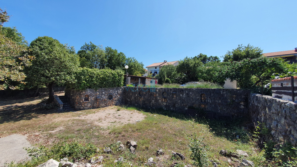 Mesto Krk, širša okolica, samostojna hiša s 5 stanovanj in pogledom na morje