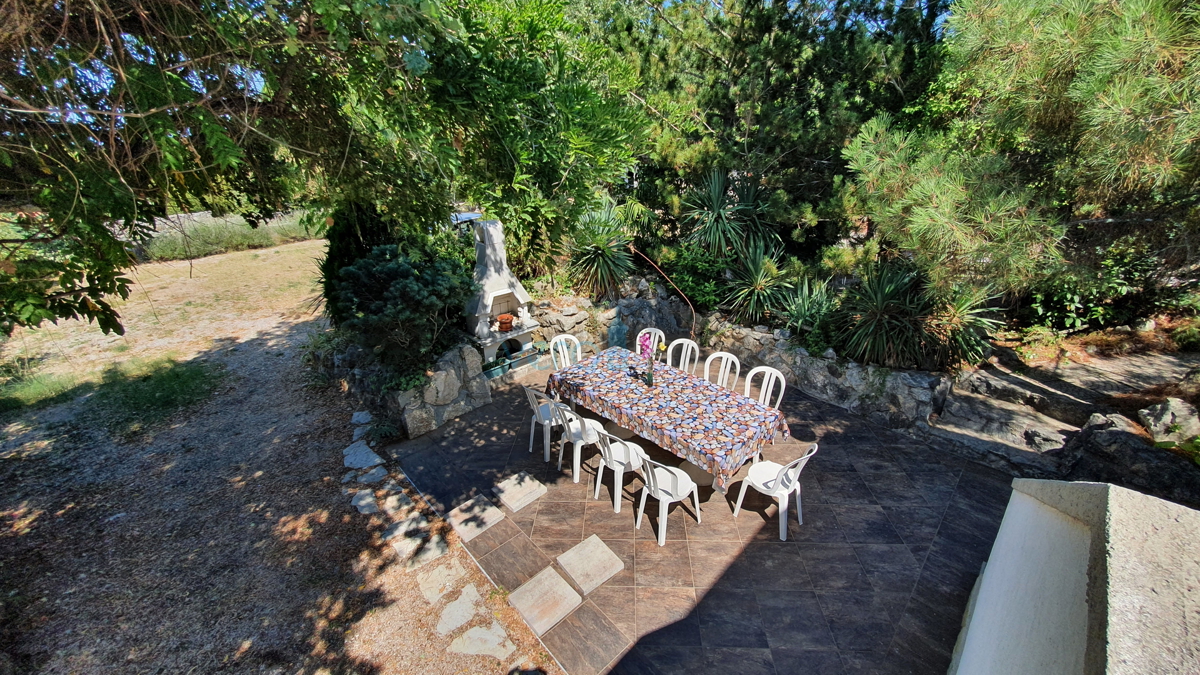 Mesto Krk, širša okolica, samostojna hiša s 5 stanovanj in pogledom na morje