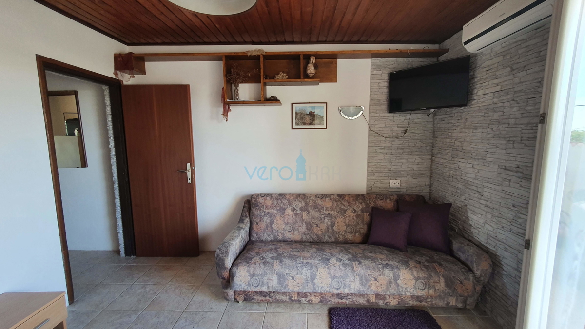 Mesto Krk, širša okolica, samostojna hiša s 5 stanovanj in pogledom na morje