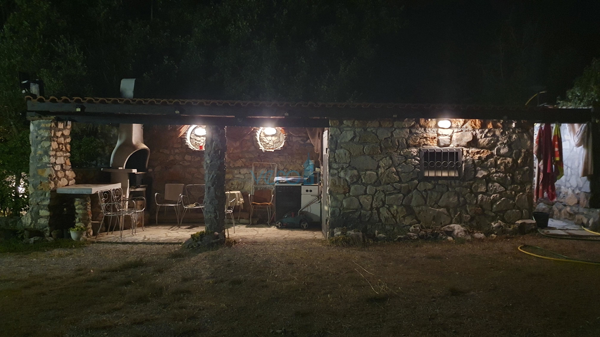 Mesto Krk, širša okolica, samostojna hiša s 5 stanovanj in pogledom na morje