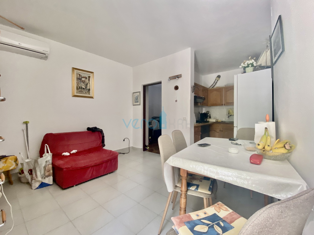 Otok Krk, Baška, Apartma v pritličju z vrtom, prodamo