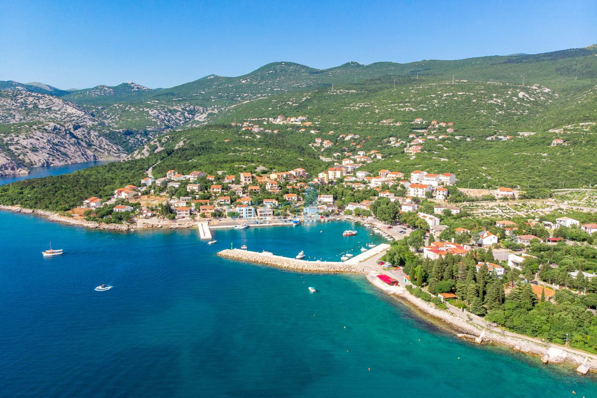 Novi Vinodolski, Klenovica - gradbeno zemljišče, pogled, 500m od morja, prodamo