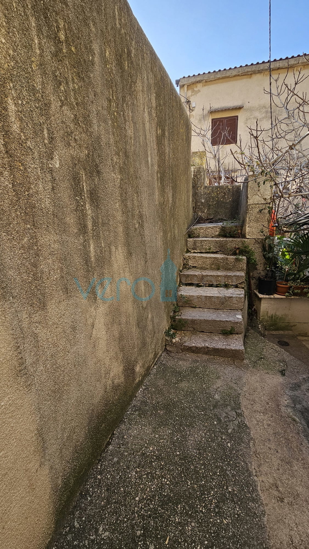 Otok Krk, Stara Baška, kamnita hiša, samostojna, 60 m do morja, pogled, parkirišče, prodaja