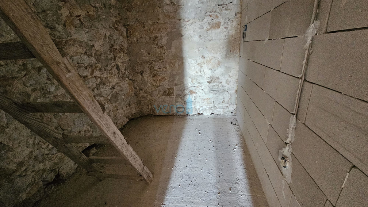 Otok Krk, Stara Baška, kamnita hiša, samostojna, 60 m do morja, pogled, parkirišče, prodaja