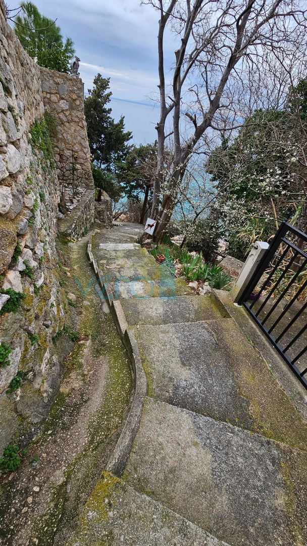 Otok Krk, Stara Baška, kamnita hiša, samostojna, 60 m do morja, pogled, parkirišče, prodaja