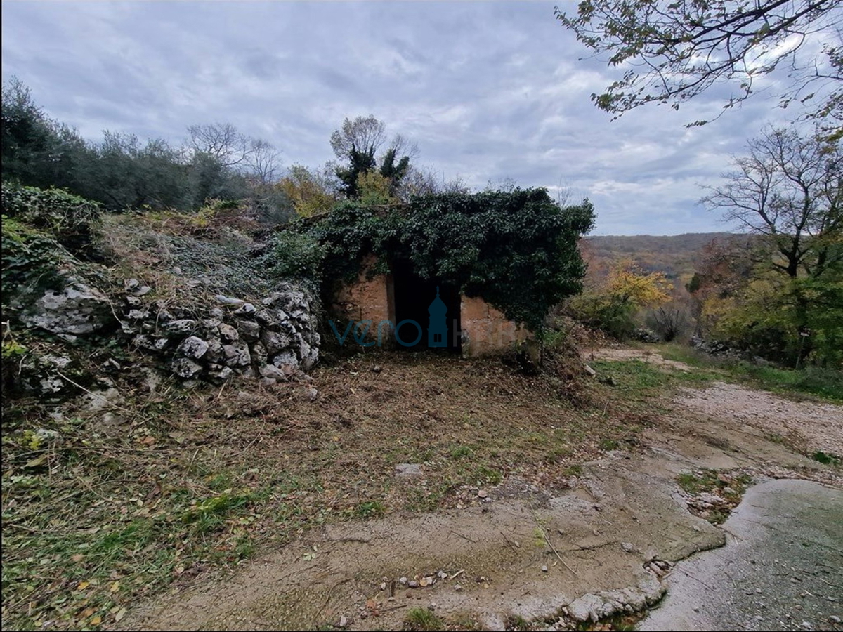 Otok Krk, Dobrinj, Samostojna hiša 41m2 z vrtom in panoramskim pogledom, prodamo