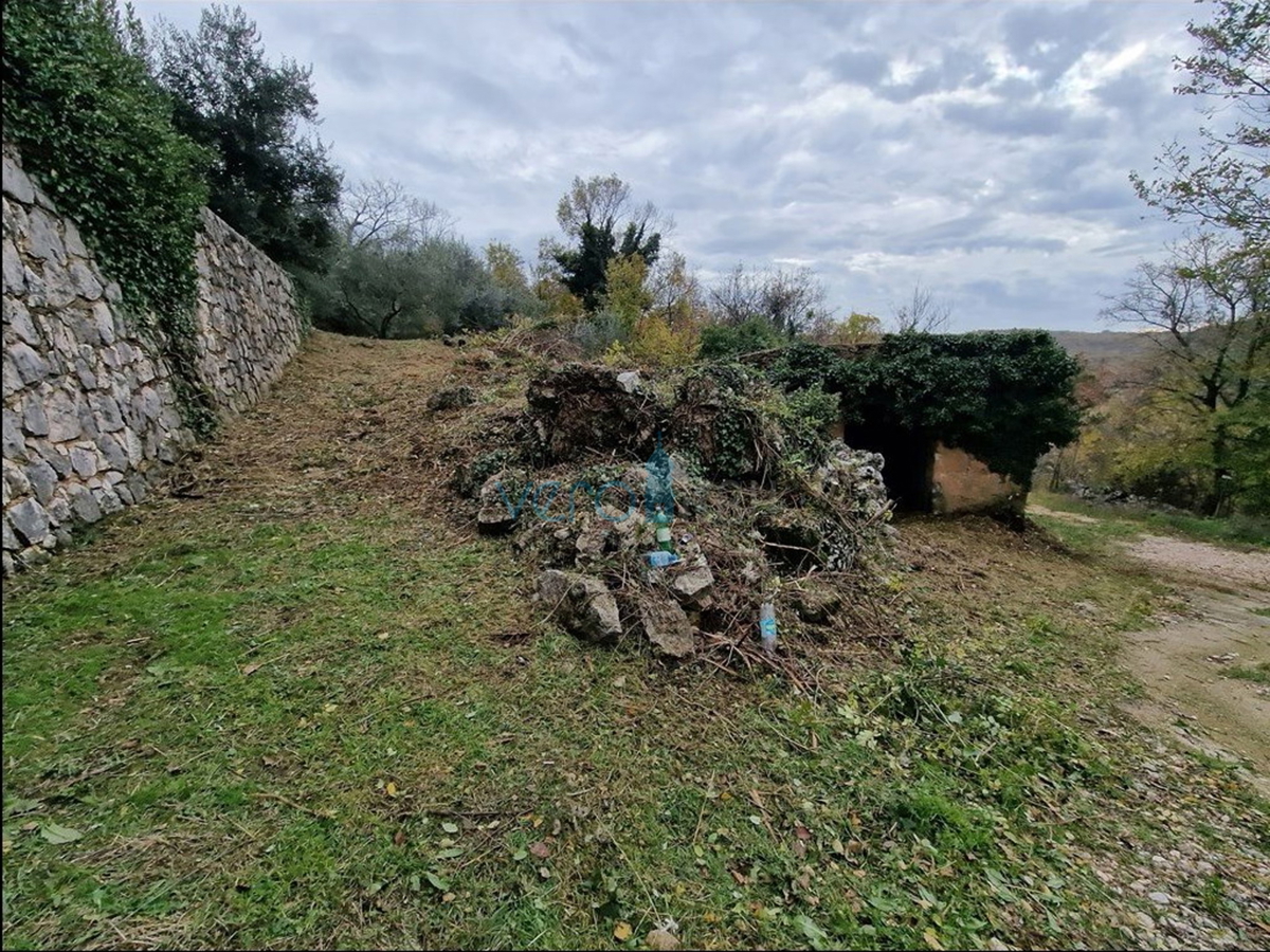 Otok Krk, Dobrinj, Samostojna hiša 41m2 z vrtom in panoramskim pogledom, prodamo