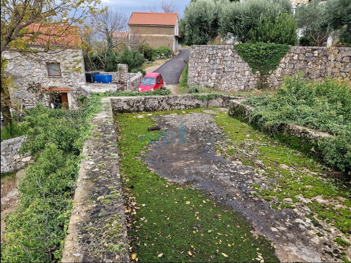 Otok Krk, Dobrinj, Samostojna hiša 41m2 z vrtom in panoramskim pogledom, prodamo
