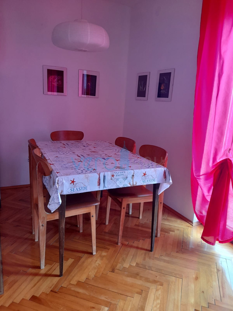 Njivice, otok Krk, dvojček s 3 apartmaji, vrt, pogled na morje, prodamo