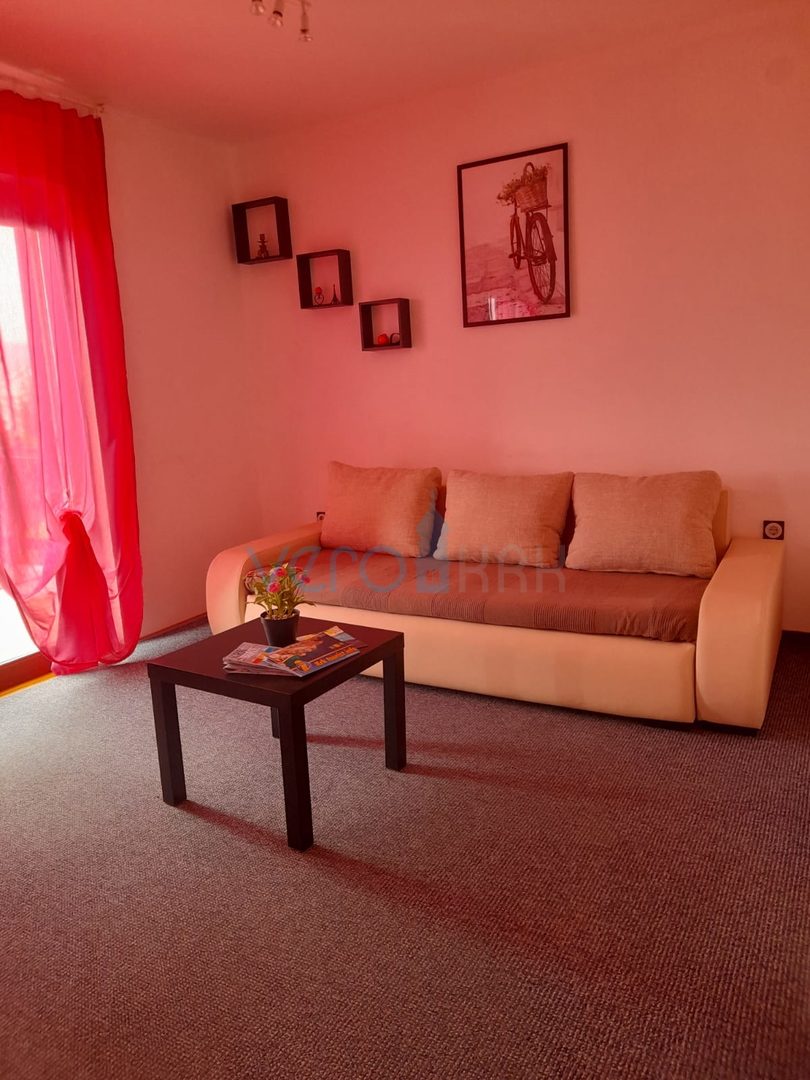 Njivice, otok Krk, dvojček s 3 apartmaji, vrt, pogled na morje, prodamo